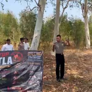 *Kolaborasi Polres Ponorogo bersama Lintas Sektor Cegah Karhutla Sisir Kawasan Rawan Kebakaran*