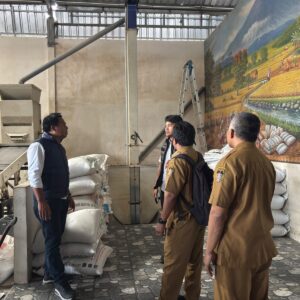 *Kawal Kebijakan Bapanas, Satgas Pangan Polres Blitar Kota Sidak Rantai Pasok Beras*