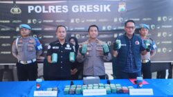*Polres Gresik Sita 10,8 Kg Ganja di Gudang Ekspedisi*