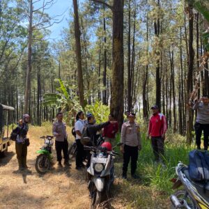 *Sinergi Polres Ngawi dan Tim Gabungan Berhasil Padamkan Karhutla Lawu Utara*