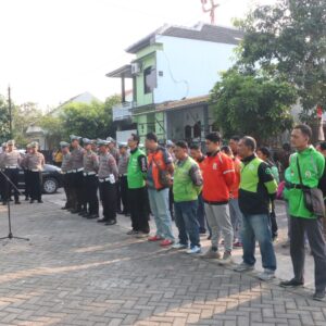 *Sambut Hari Lalu Lintas Bhayangkara ke-71,Polres Mojokerto Berbagi Sembako Hingga SIM Gratis untuk Driver Ojol*