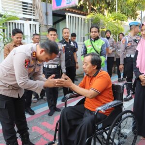 *Sentuh Hati! Aksi Cepat Polres Gresik Selamatkan Ekonomi Keluarga Driver Ojol Korban Kecelakaan*