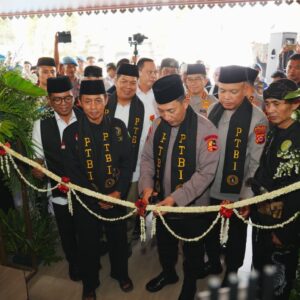*Kapolri Dorong Silat dan Debus Banten Jadi Sumber Devisa Daerah*