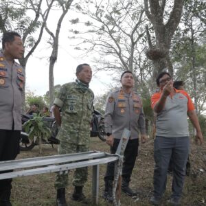 *Polres Blitar dan Tim Gabungan Dirikan Posko Darurat Tangani Karhutla Gunung Butak*