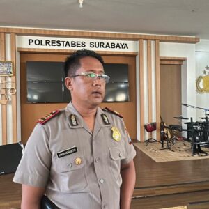 *Polrestabes Surabaya Ungkap Komplotan Penukar Kartu ATM Lintas Daerah, Amankan 9 Tersangka*