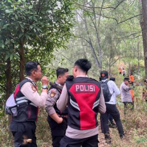 *Polres Nganjuk Siagakan Personel Pasca-Karhutla Gunung Wilis, Antisipasi Bara Api Kembali Muncul*