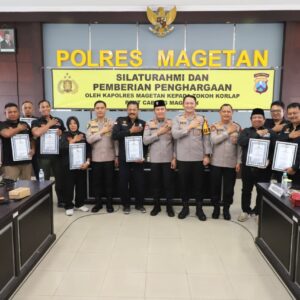 *Polres Magetan Beri Penghargaan untuk 13 Korlap PSHT atas Dedikasi Jaga Kamtibmas*