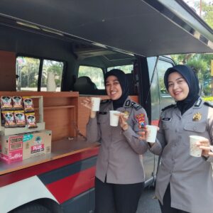 *Polres Gresik Gencarkan Inovasi Kopi Keliling, Bangun Kedekatan dengan Warga Ajak Jaga Kamtibmas*