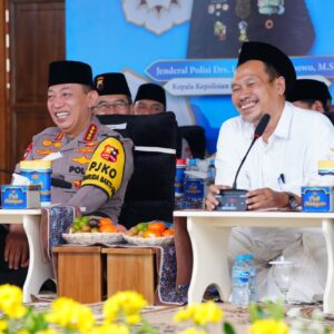 *Kapolri Bersama Gus Baha: Jaga Persatuan agar Indonesia Terus Tumbuh dan Maju*