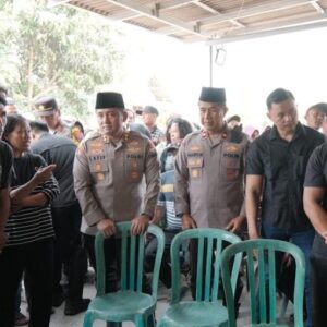 *Polres Kediri Dampingi dan Beri Dukungan Moril Keluarga Korban KM Virgo Transport 8*