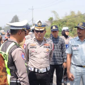 *Polres Gresik Gandeng Tim Ahli Kaji Jalur Blackspot di Driyorejo*