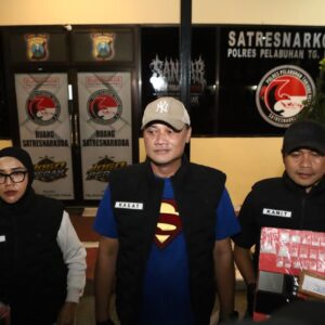 *Polres Pelabuhan Tanjung Perak Amankan Tersangka Pengedar Narkoba Sita 42 Gram Sabu*