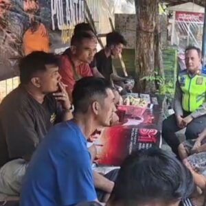 *Polres Pelabuhan Tanjung Perak Imbau Sopir Truk Manfaatkan Buffer Area untuk Antre Penyeberangan*