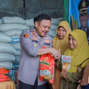*Dukung Ketahanan Pangan, Polres Jember Gandeng Bulog Serap Hasil Panen Jagung Petani Puger*