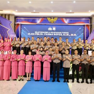 *Keluarga Besar Polda Jatim Lepas Irjen Pol. Pasma Royce Emban Amanah sebagai Kapolda Bali*