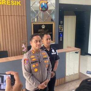 *Kapolres Gresik Turun Tangan Respons Isak Tangis Warga Korban Pemerasan DC Pinjol*