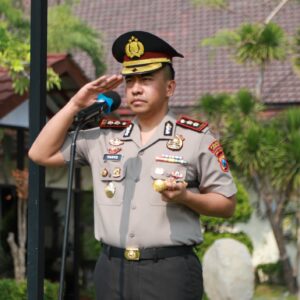 *Pimpin Apel Perdana, Kapolres Jombang Tekankan Kebersihan Lingkungan Kerja dan Kedisiplinan Anggota*