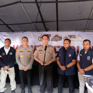 *Polda Jatim dan Tim Gabungan Lakukan Penindakan dan Penegakan Hukum Narkoba di Jalan Kunti Surabaya*