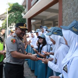 *Polisi Bersama Masyarakat: Polres Jember Gandeng Sekolah Tegaskan Bijak Bermedsos dan Stop Bullying*