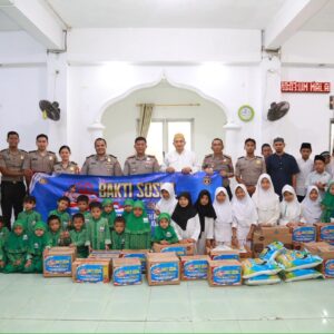 Hari Jadi ke-75 Humas Polri, Divhumas Polri Gelar Bakti Sosial untuk Lansia dan Anak Yatim