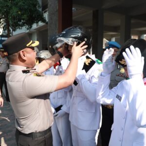 *Polisi Bersama Masyarakat: Aksi Simpatik Polres Jember Edukasi Keselamatan Berkendara*
