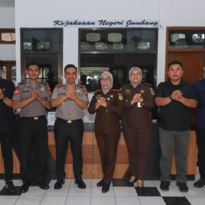 *Merawat Sinergitas Antar Lembaga, Kapolres Jombang Kunjungi Kajari Jombang*
